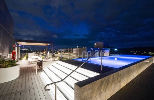 Dickson Apartment | Cozy 2BR-2BA Rooftop Pool & BBQ, WiFi & Netflix