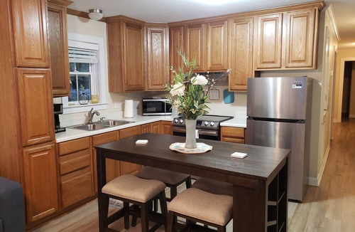 Pensacola House | COZY AND COUNTRY CLOSE TO BLUE ANGELS, BEACHES, SHOPS, AND DOWNTOWN PENSACOLA.