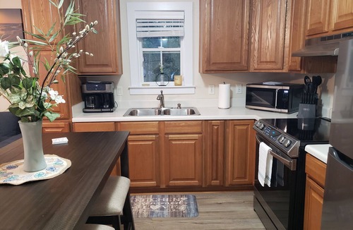 Pensacola House | COZY AND COUNTRY CLOSE TO BLUE ANGELS, BEACHES, SHOPS, AND DOWNTOWN PENSACOLA.