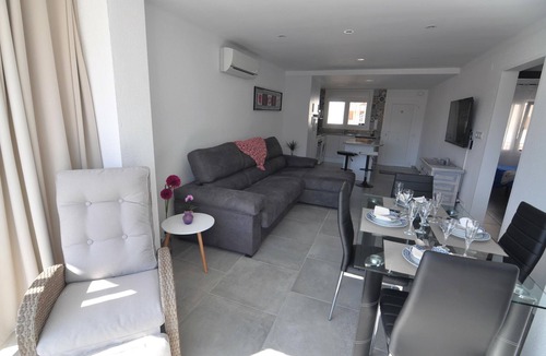 Santa Margarida Apartment | Cozy Apartment 70m from the Beach in Roses, Costa Brava! 2 Bedrooms, Terrace, Free Wi-Fi. Book now!