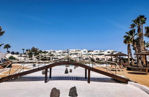 Costa Teguise Apartment | Cozy apartment in quiet complex seafront 5 minutes from the beach