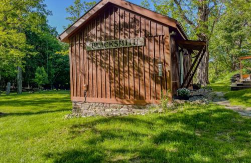 Montgomery Ski Chalet | Cozy Cabin Gateway with Pool and Firepit