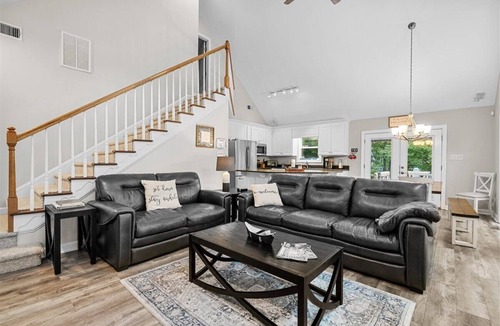Wise House | Cozy Cove | Waterfront Retreat | Pet-Friendly