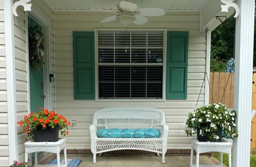 North Northwest Pensacola Cottage | Cozy Dream Cottage/short distance from beautiful white sand beaches