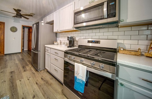 Erie Cottage | Cozy Erie Vacation Rental w/Patio & Seasonal Pool