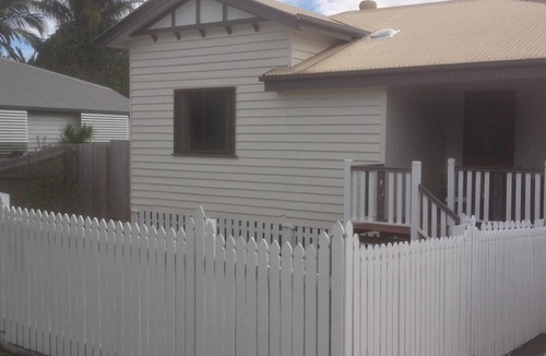 Bundaberg South House | Cozy Family Home Full Aircondition Sleeps 6 Close To Town & Tourist Attractions