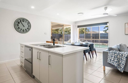 Marsden House | Cozy Family Home near Shops & Transport | W/Pool