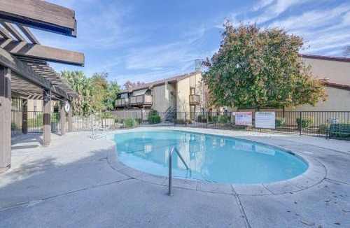 Fresno Apartment | Cozy Fresno Condo with Balcony and Pool Access
