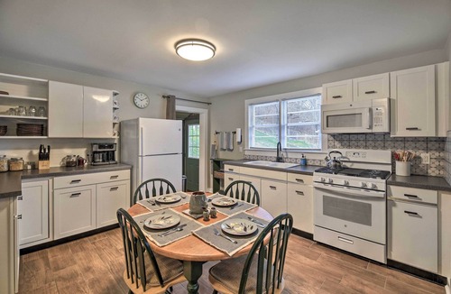 Fries House | Cozy Fries Escape w/Mountain & River Views!