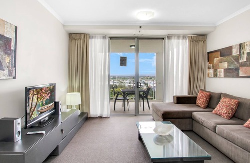North Ipswich Apartment | Cozy, fully equipped 1BR apartment. Access to resort incl pool, gym, sauna.