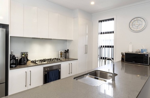 Christies Beach House | Cozy Getaway, King Bed w/TV✔︎NBN/Nespresso