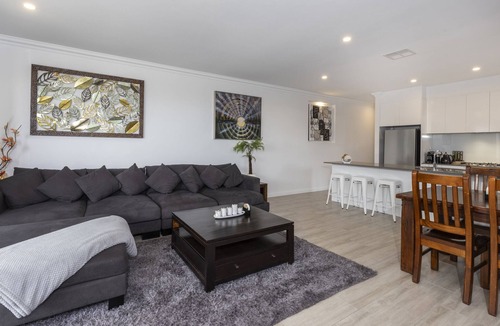 Christies Beach House | Cozy Getaway, King Bed w/TV✔︎NBN/Nespresso