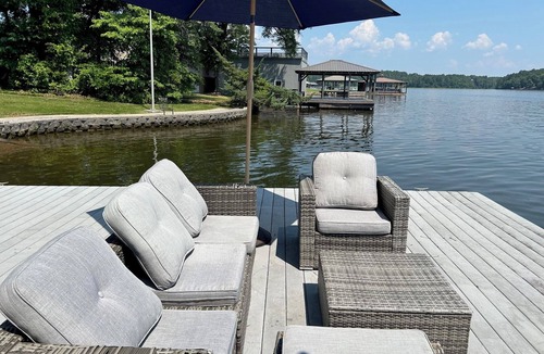 Clanton Apartment | Cozy guesthouse on the lake in charming Clanton with AC and WiFi