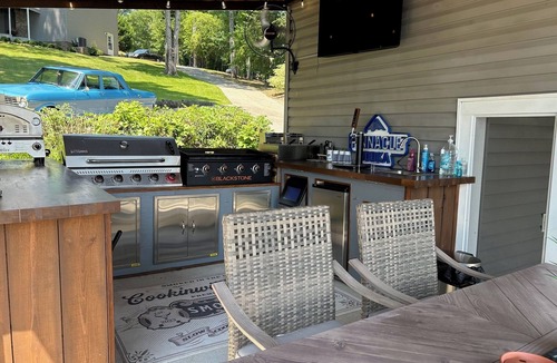 Clanton Apartment | Cozy guesthouse on the lake in charming Clanton with AC and WiFi