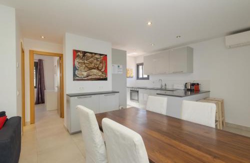 Urbanizacion Costabella House | Cozy holiday home by the beach in Costabella, Marbella