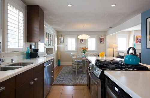 Wilshire House | Cozy Hollywood House ★ Central Los Angeles Location ★ 2 Car Parking