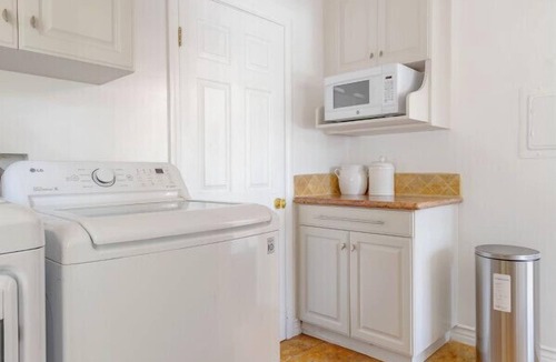 North Hollywood House | Cozy Home with Pool and Jacuzzi Minutes from Universal Studios