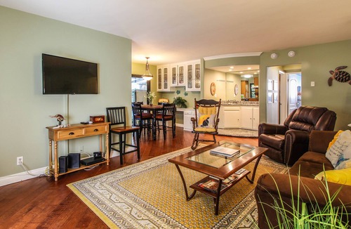 Playa Del Rey Condo | COZY, PRIVATE, WITH FRIENDLY NEIGHBORS!