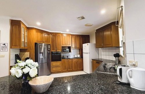Turner House | Cozy Queen Room | 5-Min Walk to ANU | Near City