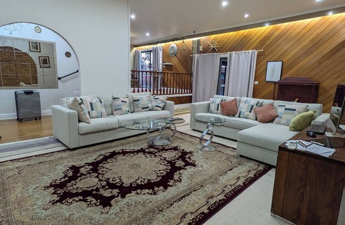 Melton West House | Cozy room in large home pvt bath, w/wifi, AC, parkng/hiking trails, shpping mall