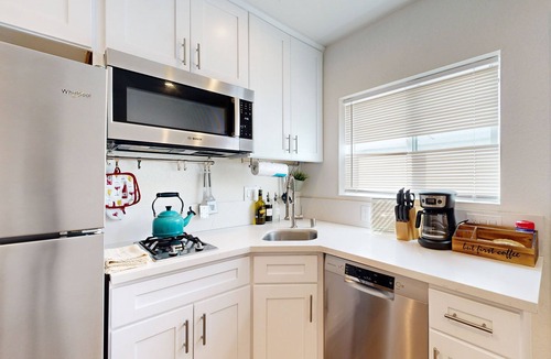Santa Ana Heights House | Cozy, Single-Level Getaway with Fast WiFi, Kitchenette, & A/C - Dogs Welcome