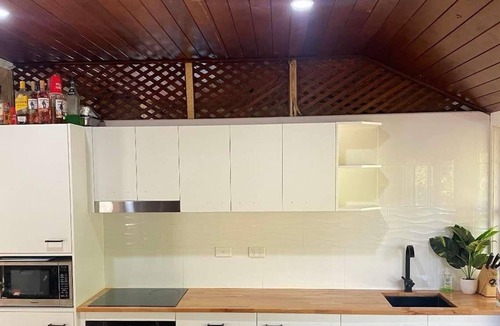 Somerset Dam Cabin | “Cozy Somerset Dam Cabin with AC, Perfect for Getaways or Wedding Stays sleeps 5