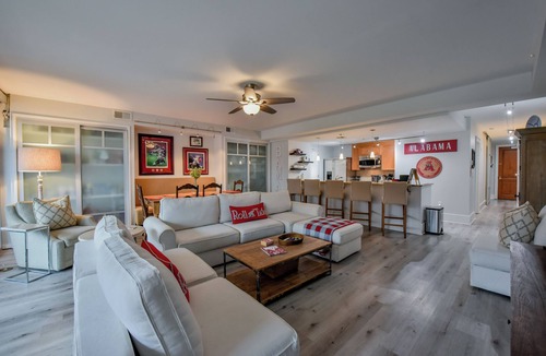 Tuscaloosa Condo | Crimson Chimes - Book for Football - walk to stadium, coliseum and more!