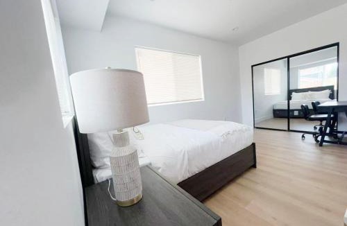 Los Angeles House | Culver Hideaway Private Room with Share Living Space D1D2