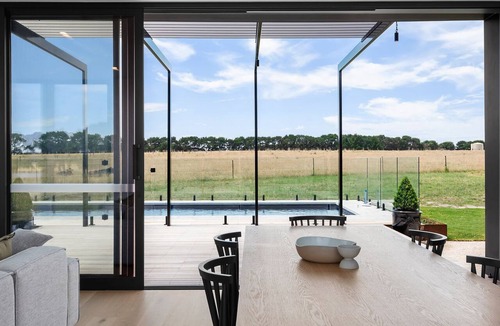 Curlewis House | Curlewis Farm - Picturesque landscape with Swimming Pool.