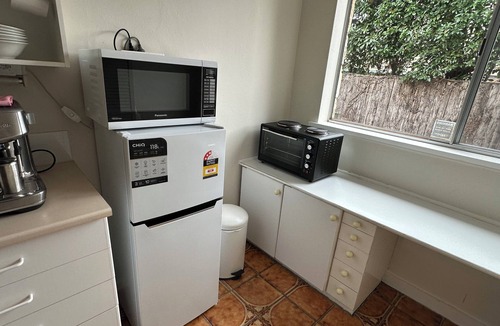Lyons House | Curtin Cozy 2-Bedroom House Near Canberra Hospital