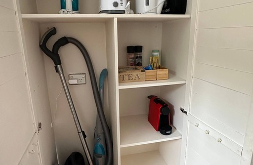 Lyons House | Curtin Cozy 2-Bedroom House Near Canberra Hospital