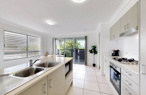 Mango Hill Apartment | Cute & Cosy with Great Location