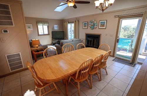 Duck House | D127A- Sand Dollar