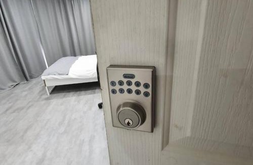 City East Apartment | Dana-Spacious Private Room in Shared 2-Bedroom Apartment-1