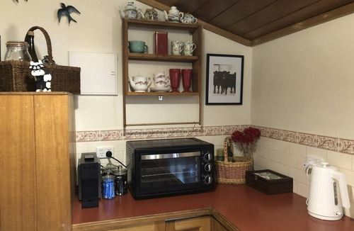 Penola Cottage | Davidson's Cottage Penola: Open fire, AC, Wifi, SMART TV, Garden Dog Friendly