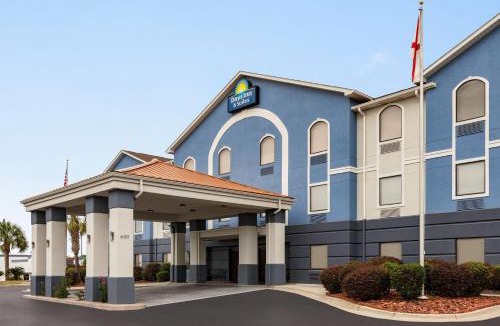 Prattville Hotel | Days Inn & Suites by Wyndham Prattville-Montgomery