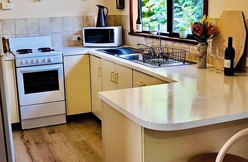 Port Willunga House | Decades Retro style holiday home, pet friendly long or short term accommodation.