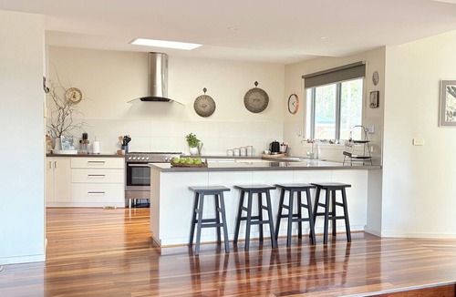 Hepburn House | Deckhaus Hepburn - Spacious Bush Retreat Just Minutes from Daylesford
