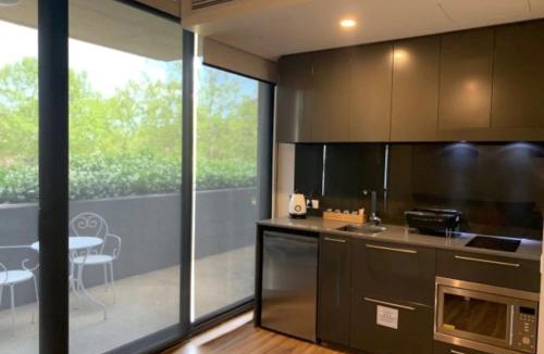 Lyneham Apartment | Deluxe Studio Apartment in the Center of Canberra - Hosted by CanStay