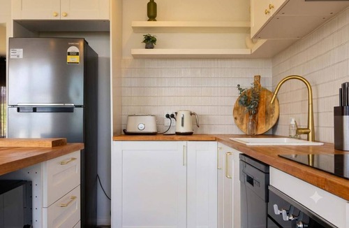 Midway Point House | Derwent River Holiday Home - Minutes to Hobart