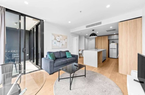 Woolloongabba Apartment | Designer Woolloongabba Retreat Near The Gabba
