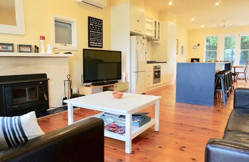 Queenscliff House | Dinghy's Rest in the heart of town