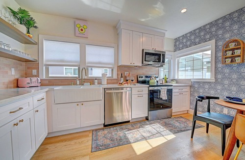 Henninger Park House | Disney Oasis with Pool and Games