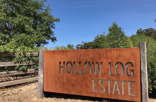 Muskvale Cottage | Dog-friendly cottage close to Daylesford - The Cottage at Hollow Log Estate