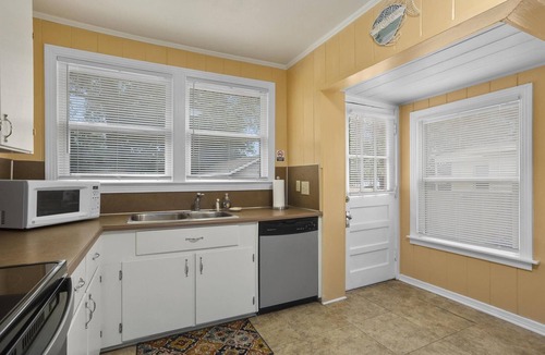 Southeast Pensacola House | Dolphina House-East Hill! 9 Miles from Pensacola Beach! Dog Friendly!