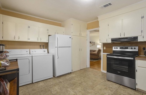 Southeast Pensacola House | Dolphina House-East Hill! 9 Miles from Pensacola Beach! Dog Friendly!