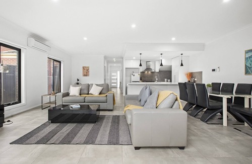 Clayton Apartment | Domi Rentals - The Browns Residence