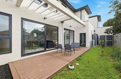 Cheltenham House | Domi Rentals - The Cheltenham Southland House