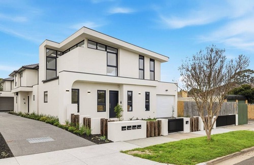 Cheltenham House | Domi Rentals - The Cheltenham Southland House