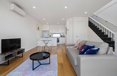 Moorabbin Villa | Domi Rentals - The Moorabbin Townhouse
